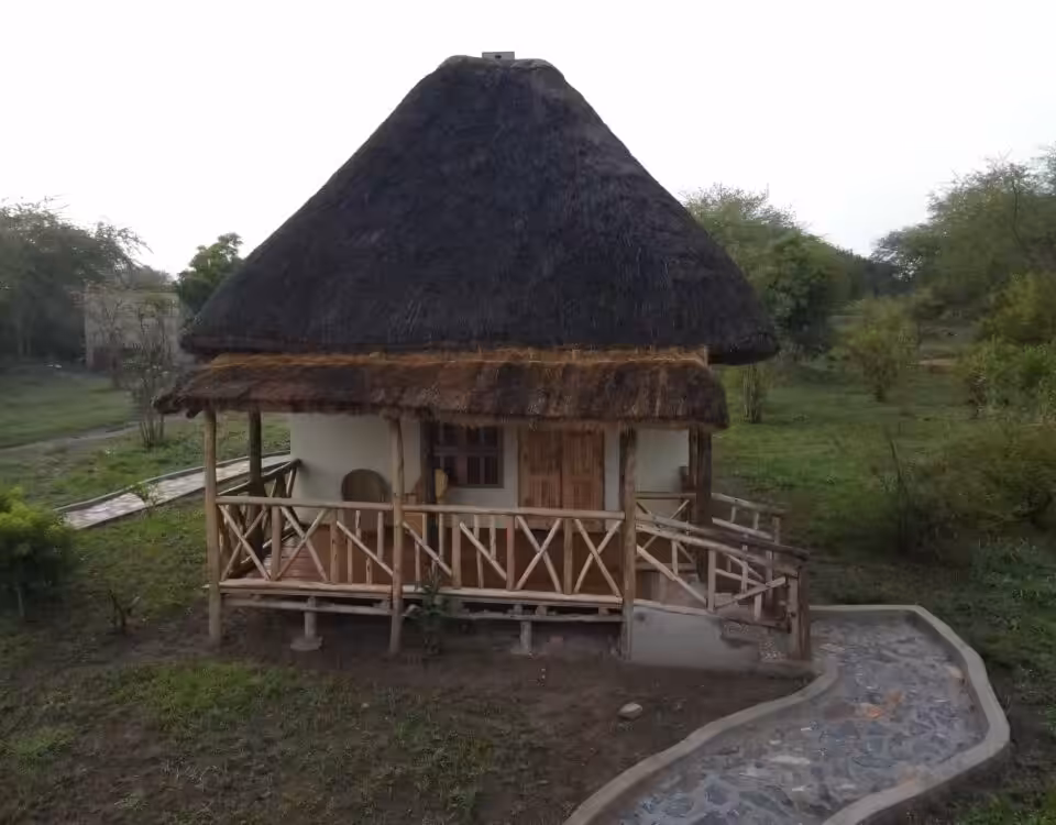 What Luxury Safari Lodges Are Available in Murchison Falls?